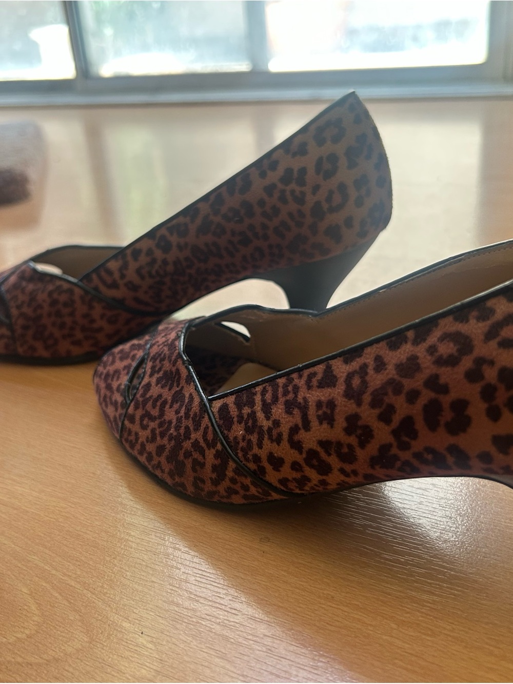 Leopard Heels 8.5 Peep-Toe Leopard print mid Heel in Brown & Black by lmpo